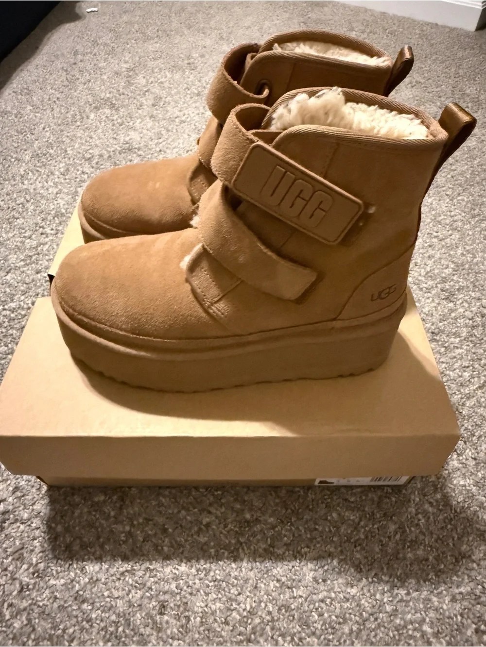 Ugg Chestnut platform size 7